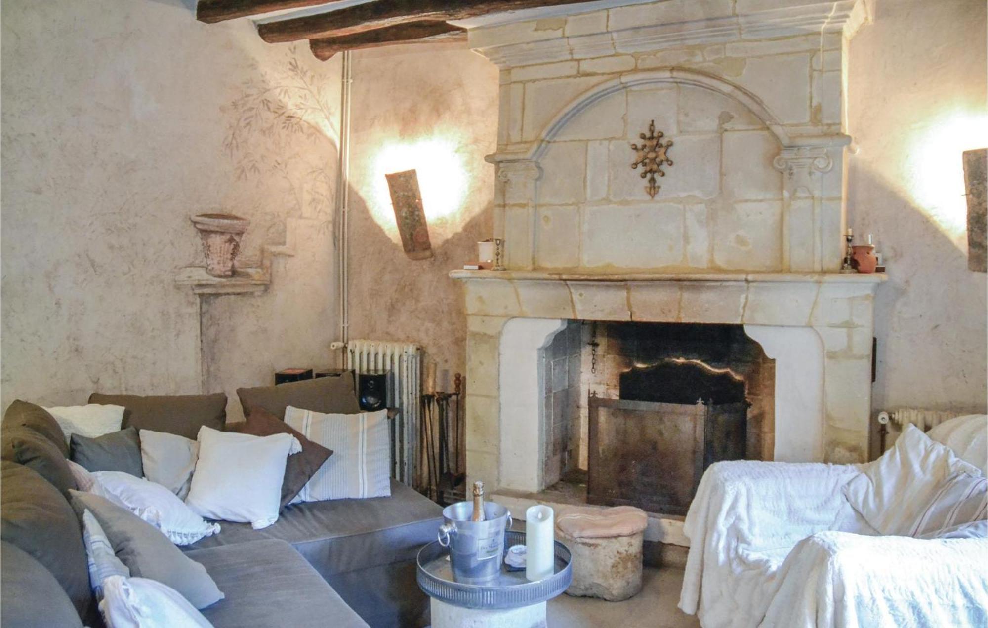Cozy Home In Gennes With Kitchen Kültér fotó