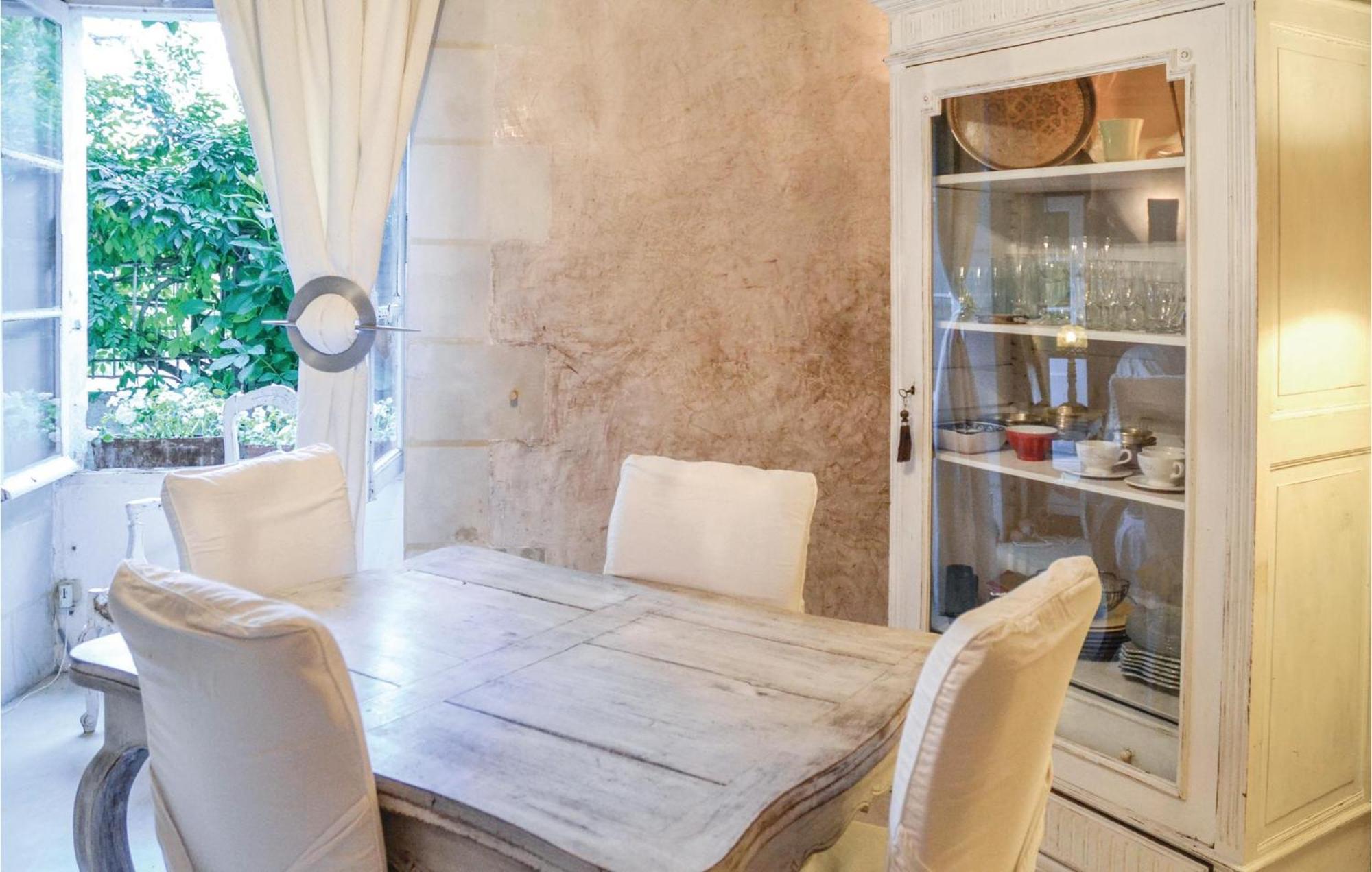 Cozy Home In Gennes With Kitchen Kültér fotó
