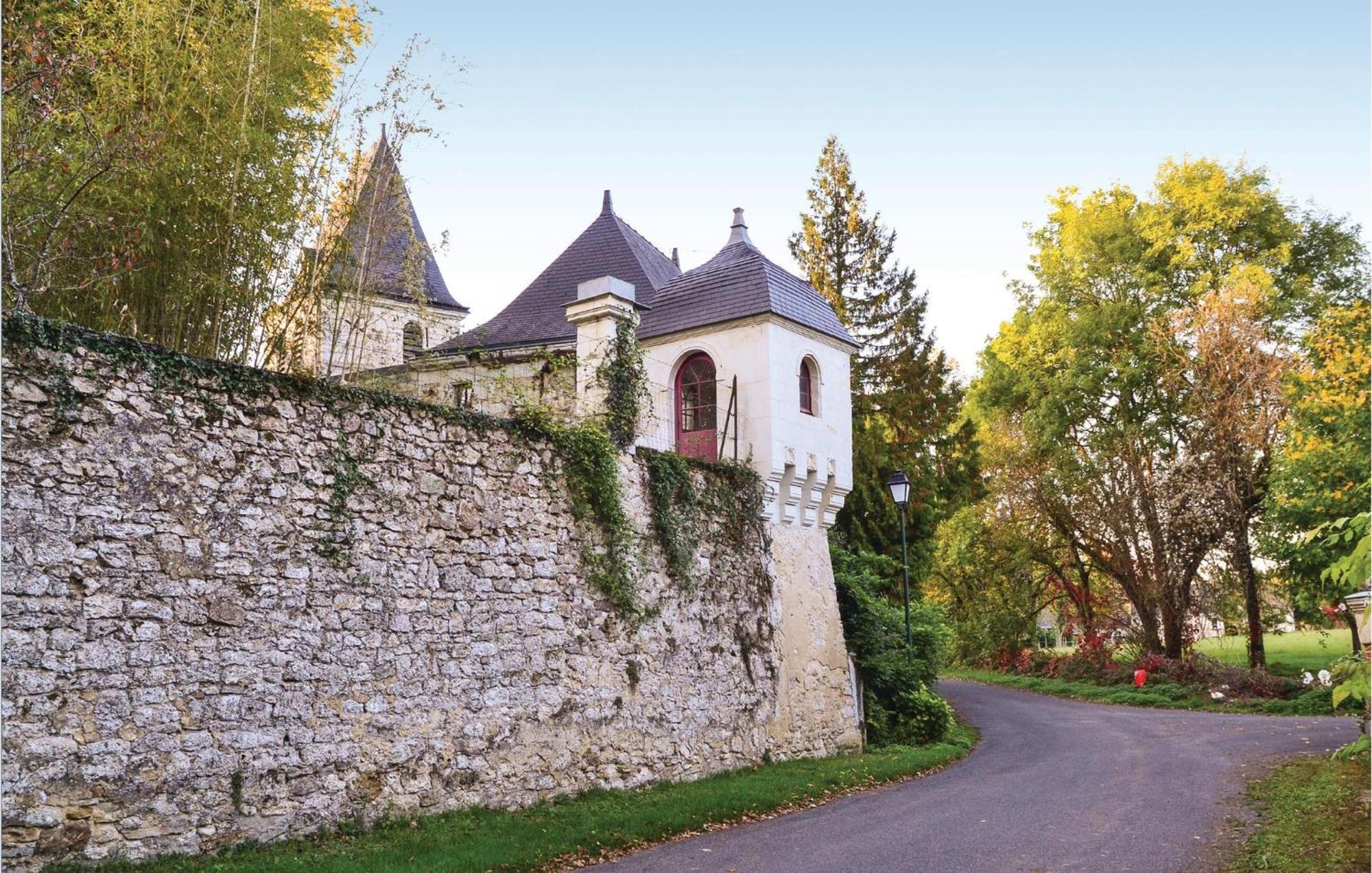 Cozy Home In Gennes With Kitchen Kültér fotó
